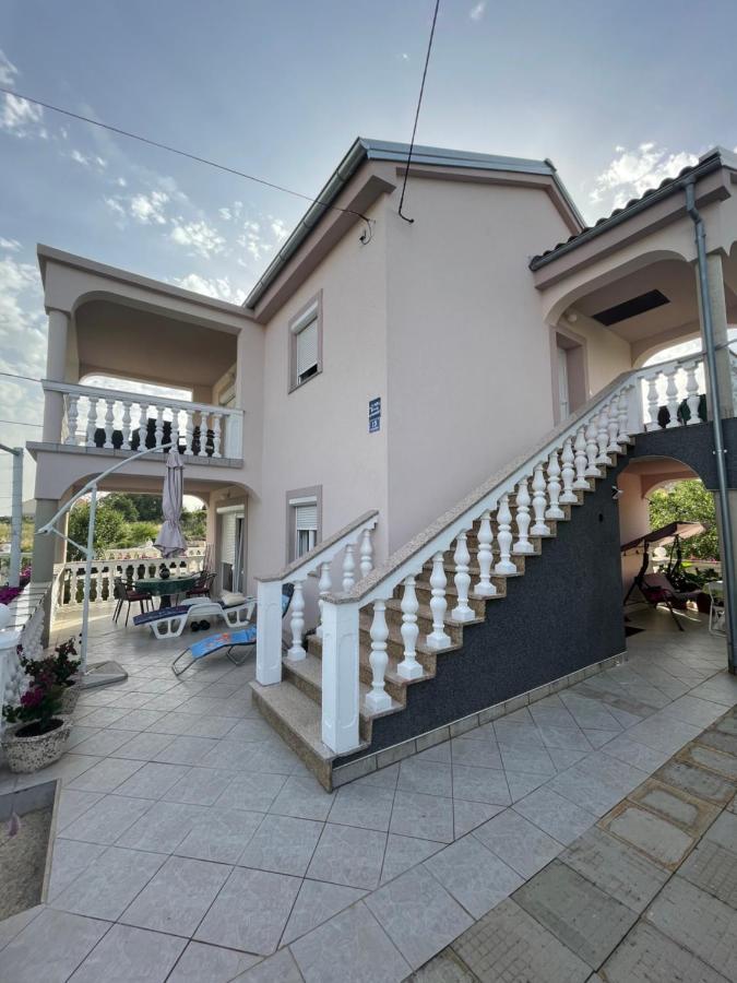 Apartmani Mirela Vrh  Екстер'єр фото