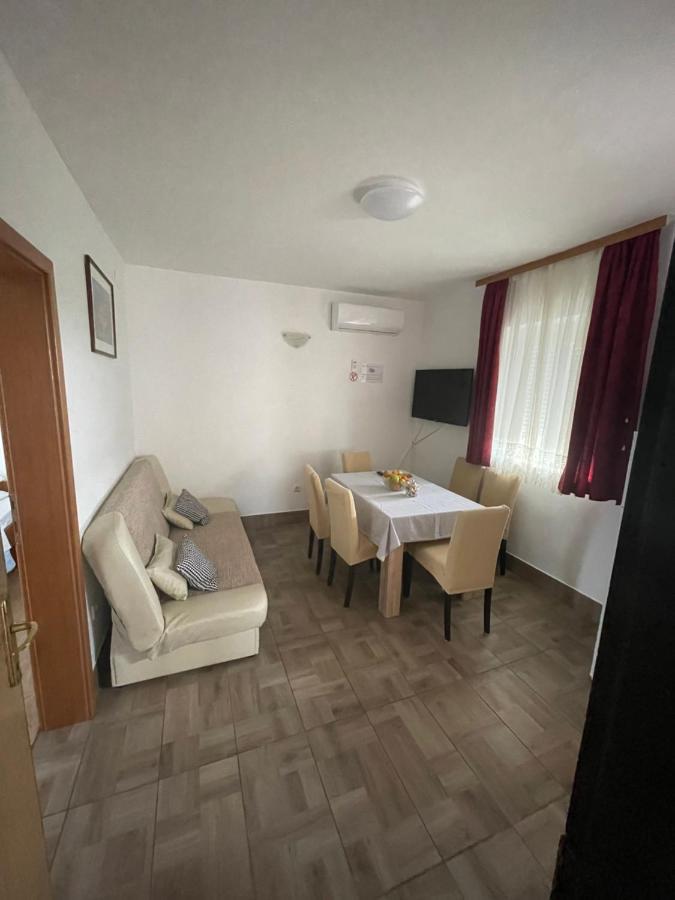 Apartmani Mirela Vrh  Екстер'єр фото